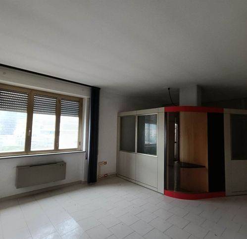 ufficio in vendita a Foligno in zona Sant'Eraclio