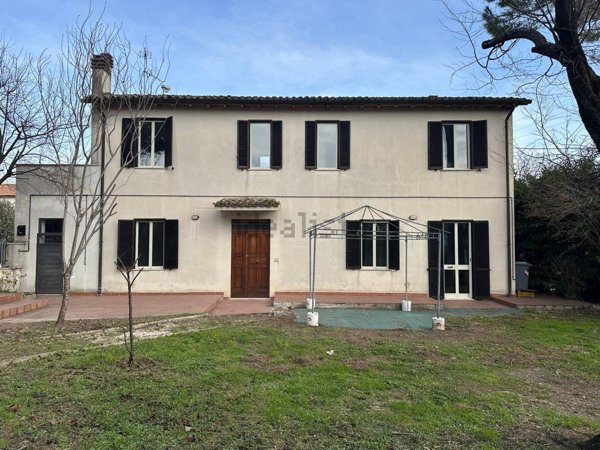 casa indipendente in vendita a Foligno in zona San Giovanni Profiamma