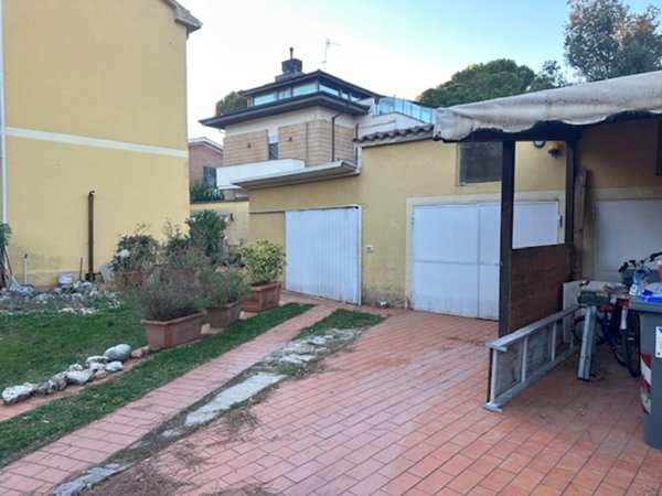 casa indipendente in vendita a Foligno