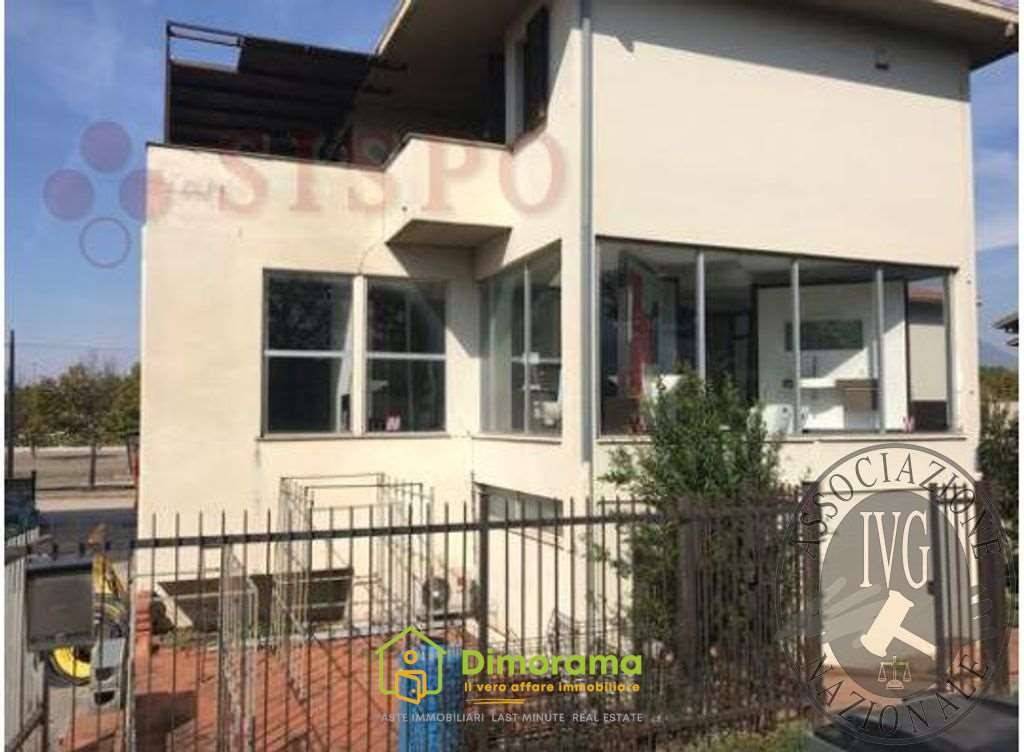 negozio in vendita a Foligno