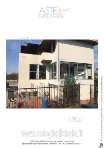 negozio in vendita a Foligno