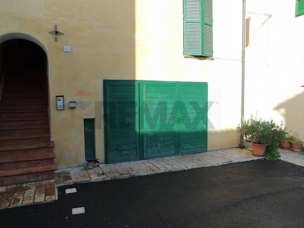 casa indipendente in vendita a Foligno in zona Vescia