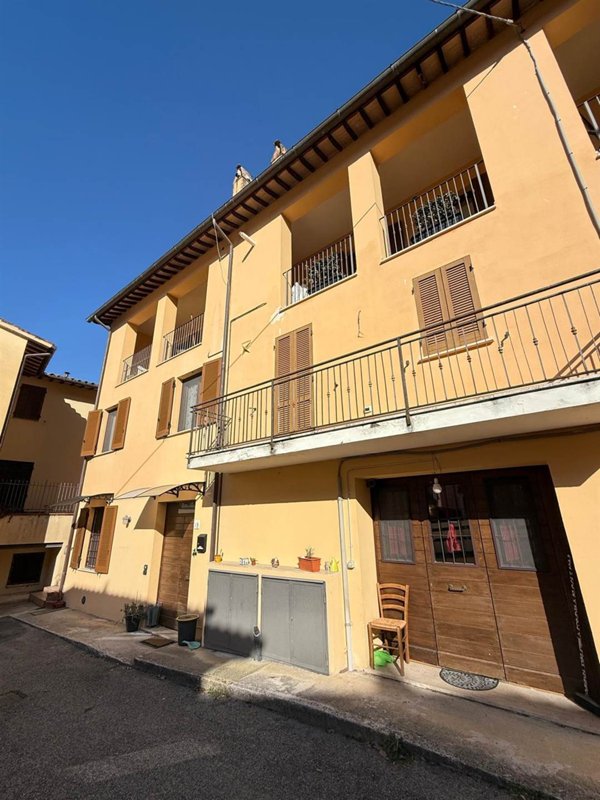 appartamento in vendita a Foligno in zona Capodacqua