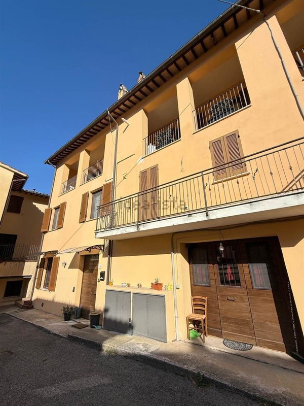 appartamento in vendita a Foligno in zona Capodacqua