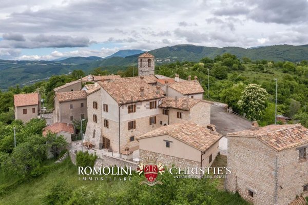 casa indipendente in vendita a Foligno in zona Colfiorito