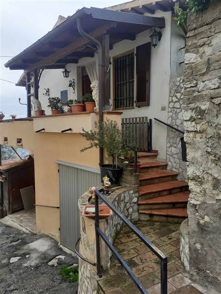 casa indipendente in vendita a Foligno in zona Scandolaro