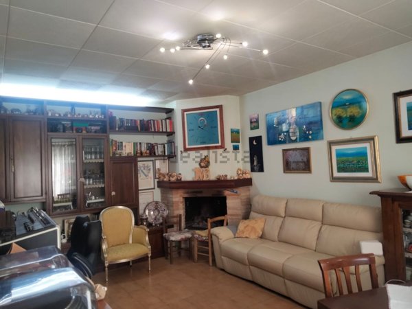 casa indipendente in vendita a Foligno