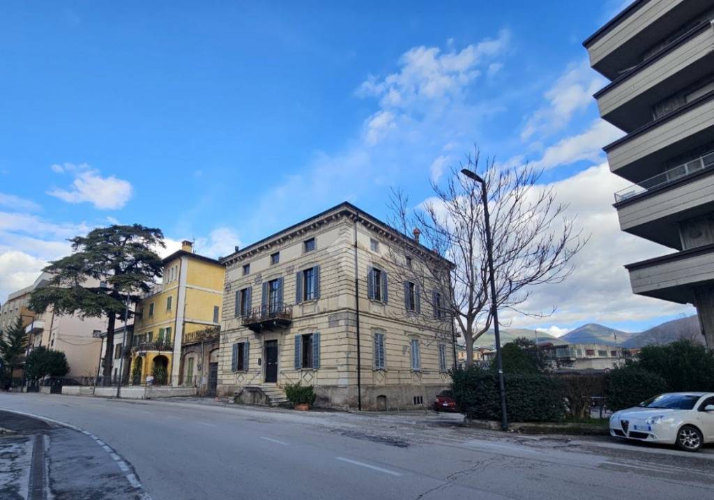 casa indipendente in vendita a Foligno