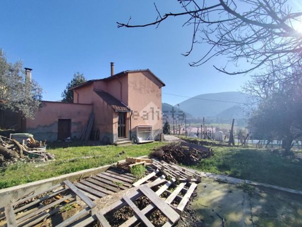 casa indipendente in vendita a Foligno in zona Colle San Giovanni