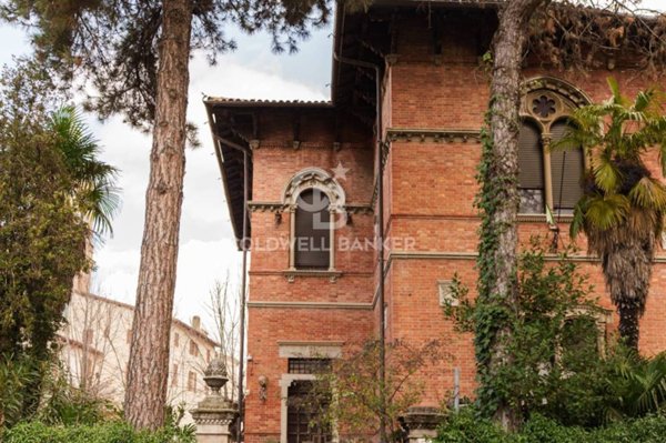 casa indipendente in vendita a Foligno