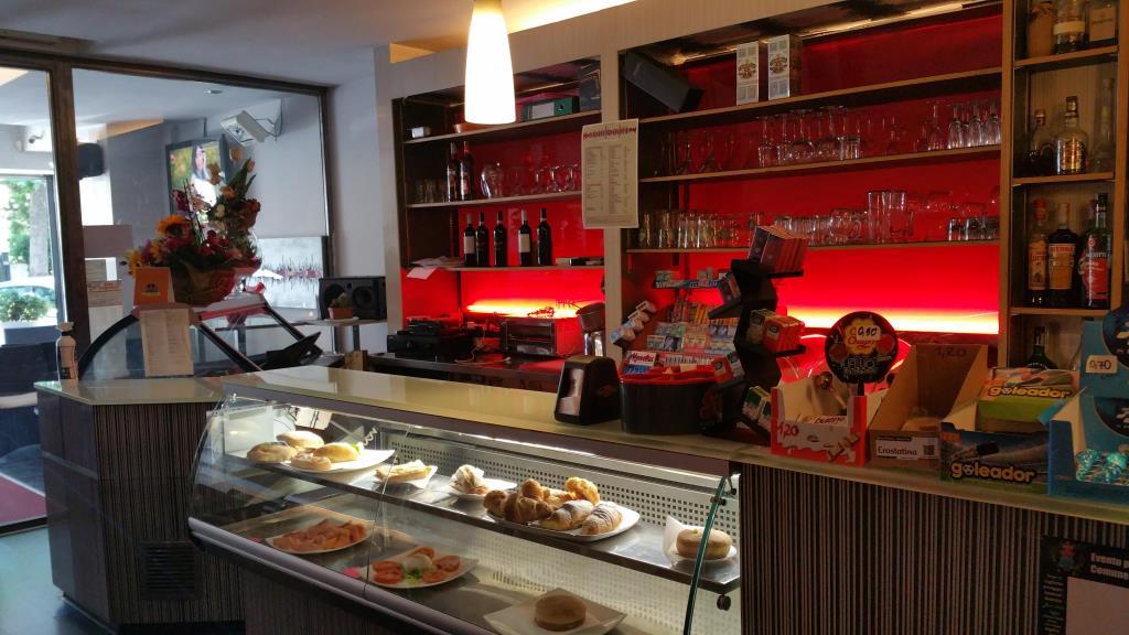 locale commerciale in vendita a Foligno