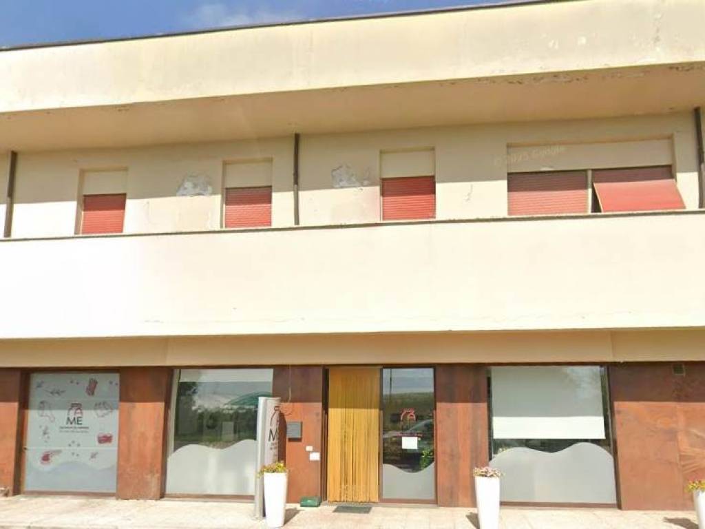 negozio in vendita a Foligno in zona Budino