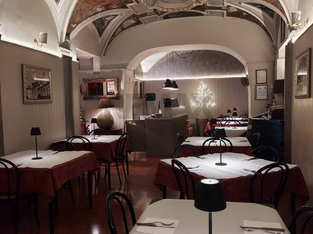 negozio in vendita a Foligno