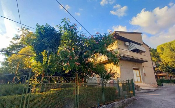 casa indipendente in vendita a Foligno