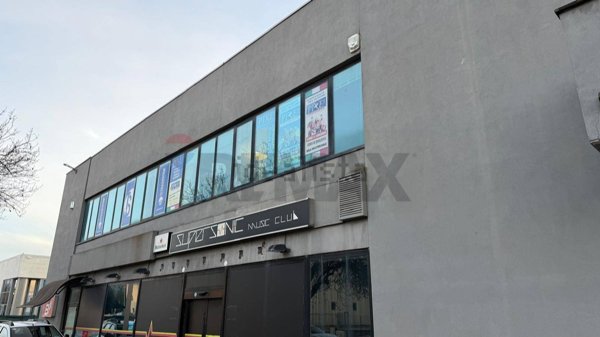 locale commerciale in vendita a Foligno in zona Paciana