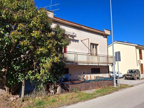 casa indipendente in vendita a Foligno in zona Belfiore