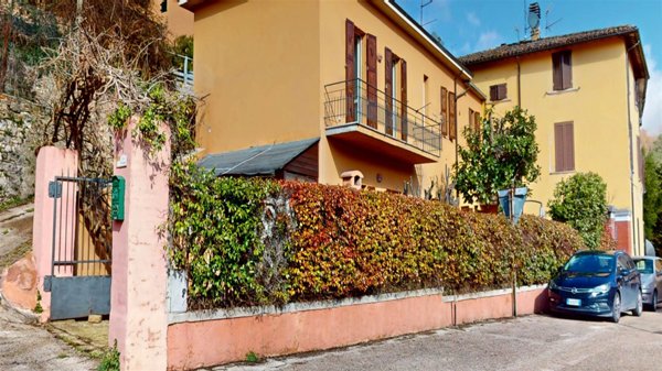 casa indipendente in vendita a Foligno in zona Pontecentesimo