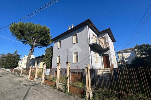 casa indipendente in vendita a Foligno in zona Fondi