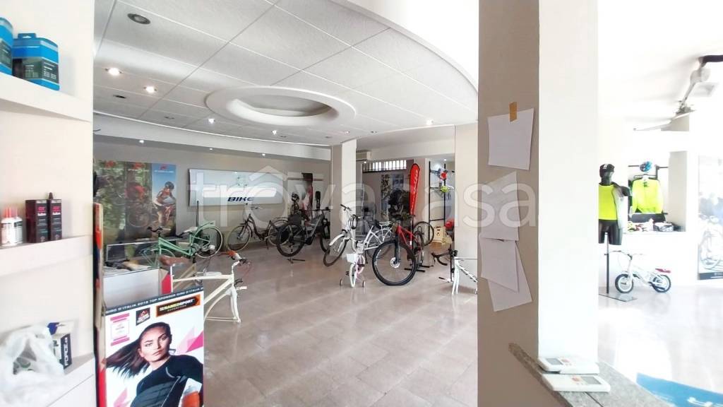 negozio in vendita a Foligno