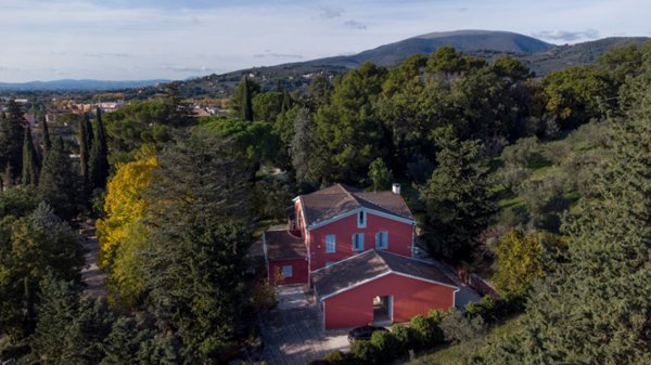 casa indipendente in vendita a Foligno in zona Cappuccini