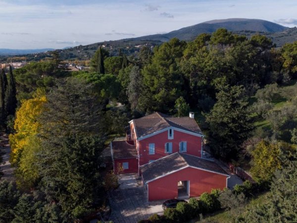 casa indipendente in vendita a Foligno in zona Cappuccini