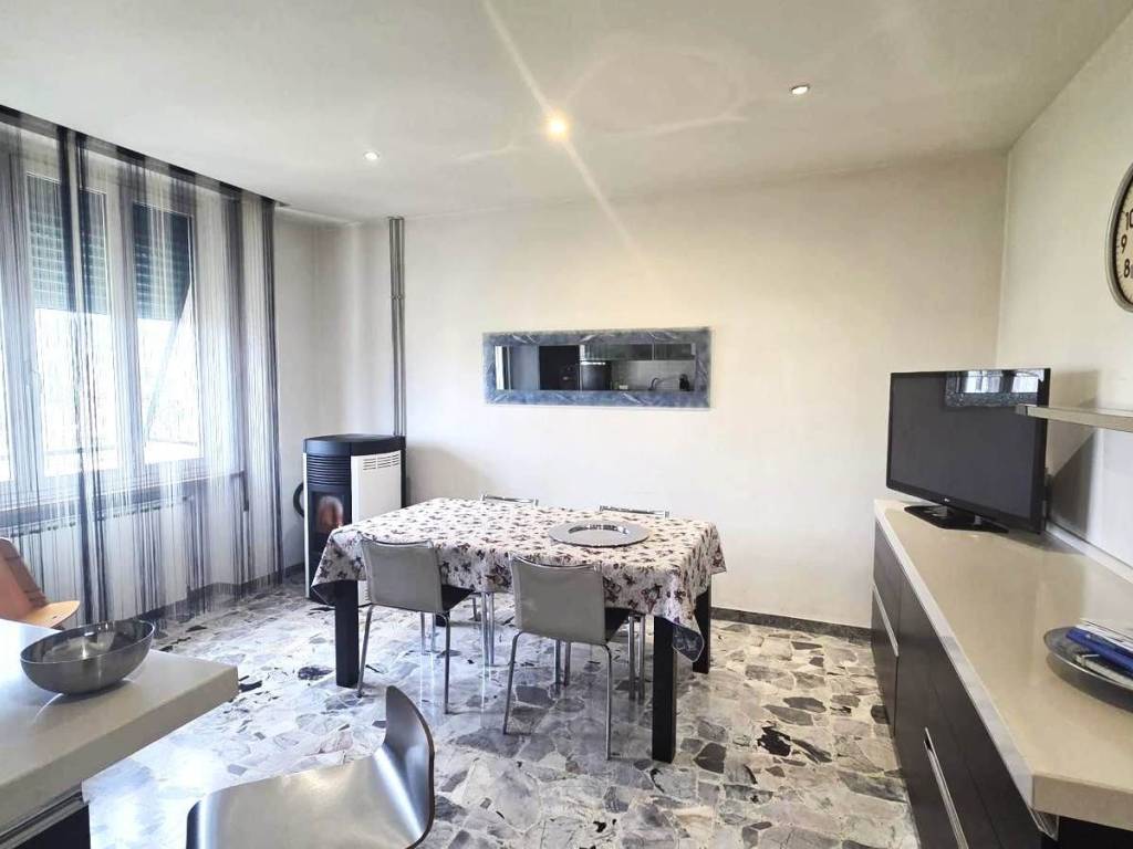 casa indipendente in vendita a Foligno in zona Fondi