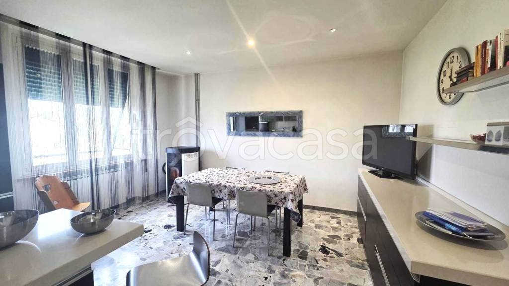 casa indipendente in vendita a Foligno in zona Fondi