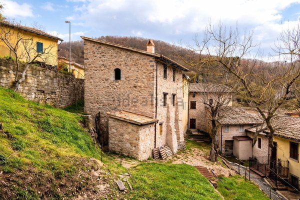 appartamento in vendita a Foligno in zona Rasiglia