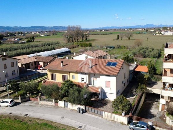 appartamento in vendita a Foligno in zona Corvia