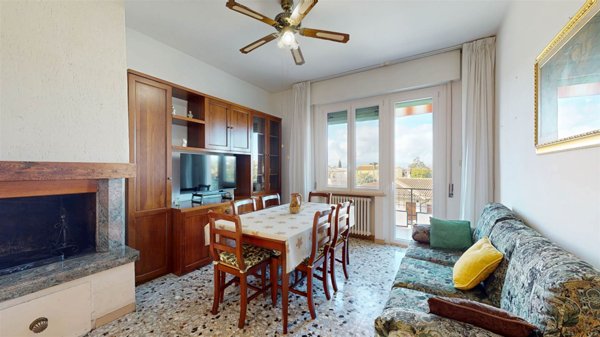 casa indipendente in vendita a Foligno in zona Sterpete