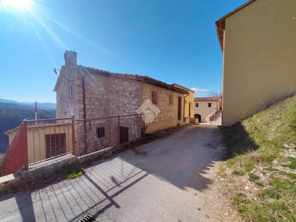 appartamento in vendita a Foligno in zona Franca