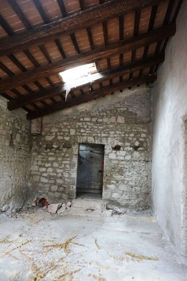 casa semindipendente in vendita a Foligno