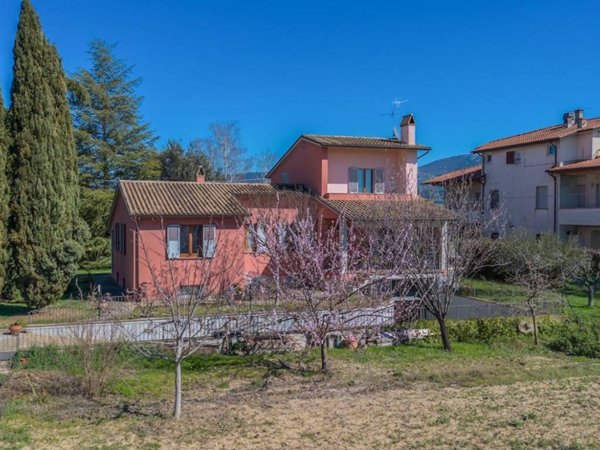 casa indipendente in vendita a Foligno in zona Corvia