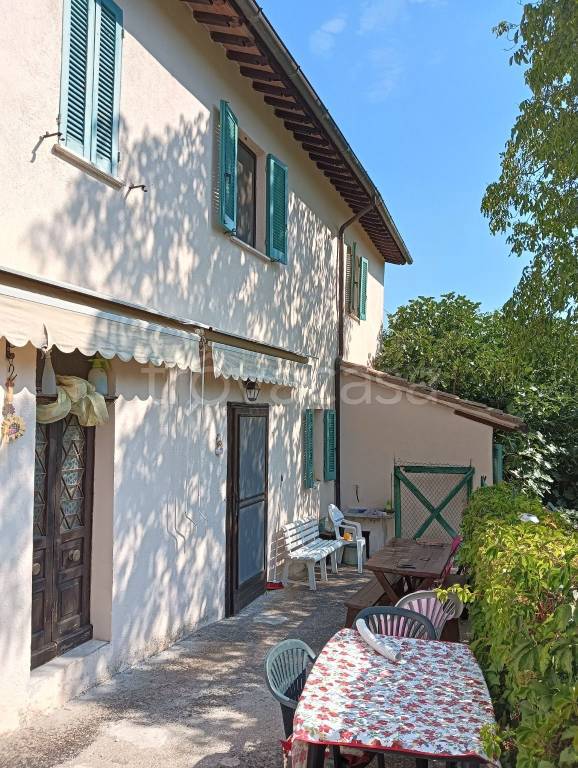 appartamento in vendita a Foligno in zona Camino