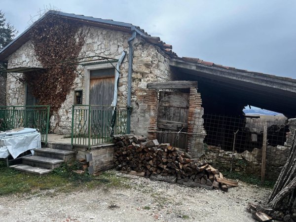 appartamento in vendita a Foligno in zona Annifo