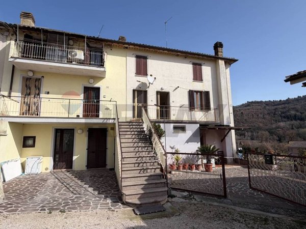 appartamento in vendita a Foligno in zona San Giovanni Profiamma
