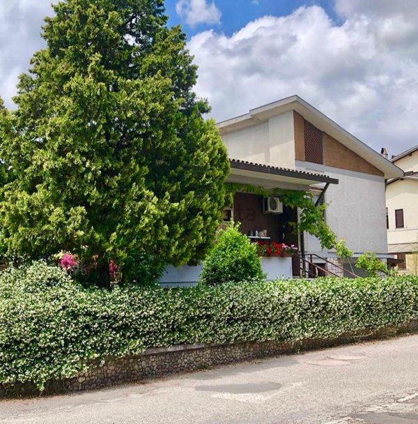 casa indipendente in vendita a Foligno