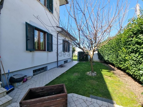 casa indipendente in vendita a Foligno in zona Sterpete