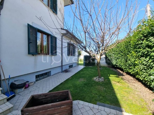 casa indipendente in vendita a Foligno