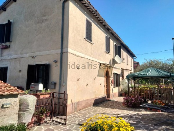 casa indipendente in vendita a Foligno