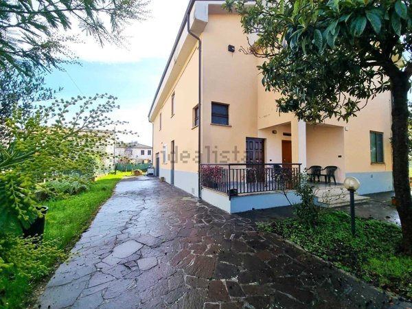 appartamento in vendita a Foligno in zona Camino