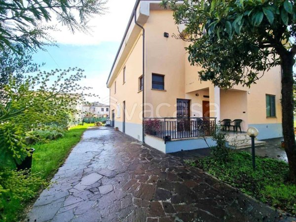 casa indipendente in vendita a Foligno in zona Camino