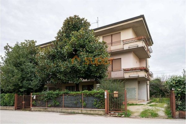 casa indipendente in vendita a Foligno