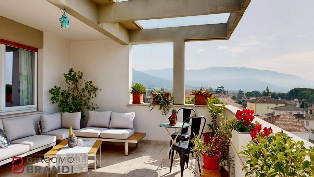 appartamento in vendita a Foligno in zona Camino