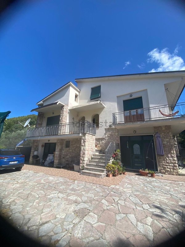 casa indipendente in vendita a Foligno in zona Belfiore