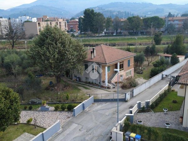 casa indipendente in vendita a Foligno in zona Fondi