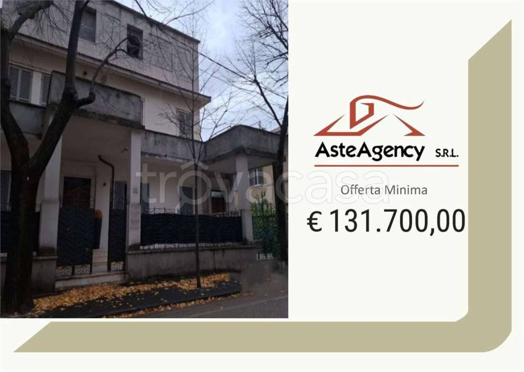 casa indipendente in vendita a Foligno