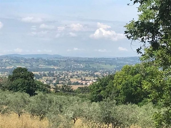 terreno edificabile in vendita a Foligno in zona Carpello