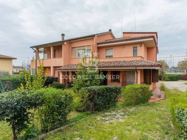 casa indipendente in vendita a Foligno