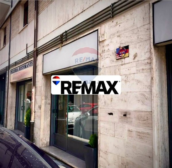 locale commerciale in vendita a Foligno